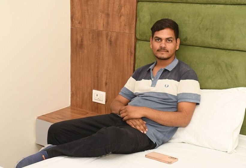 ペンション Govardhan Inn