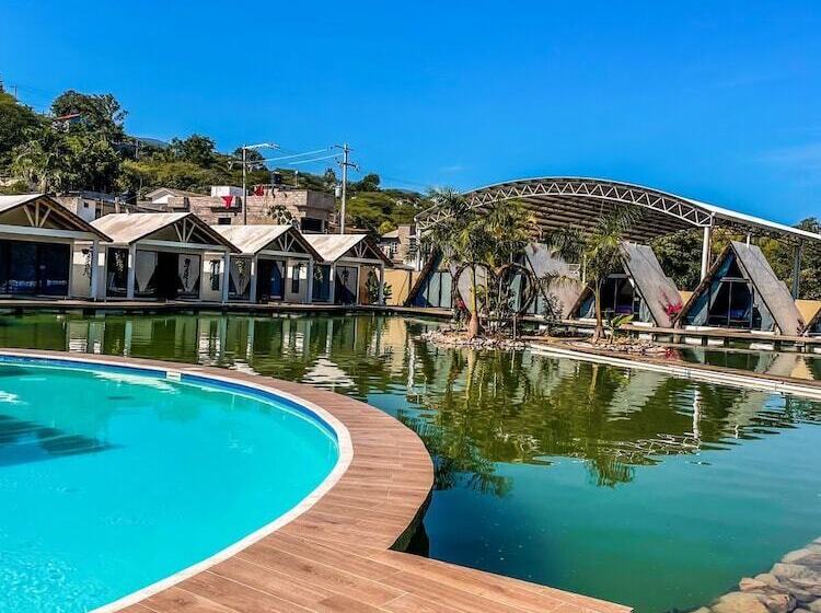 Río Hotel Y Glamping