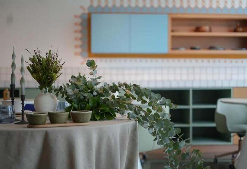 Shada Hotels Jumeirah Gardens