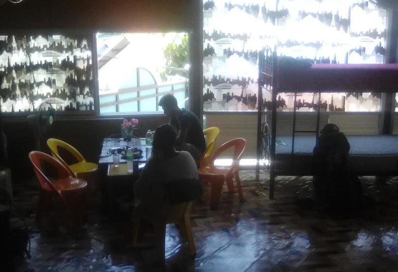 ユースホステル Shanti Backpacker&gallery