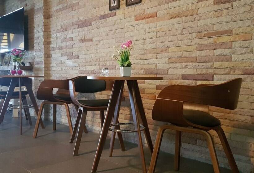 فندق صغير The Sea View Banchang