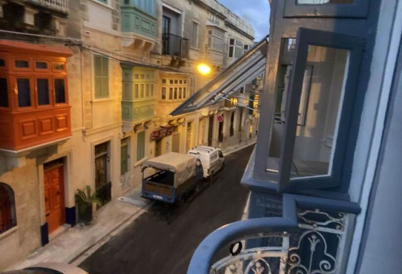 تختخواب و صبحانه Boco Boutique