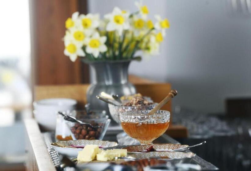 Hiša Linhart, Hotel & Restaurant