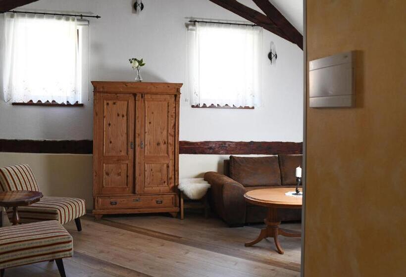 Hiša Linhart, Hotel & Restaurant