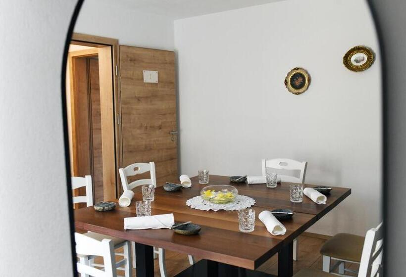 Hiša Linhart, Hotel & Restaurant