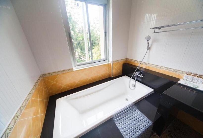 Anchan Laguna Hotel โรงแรมอัญชันลากูน่า