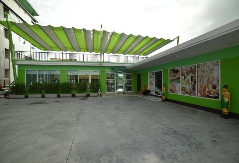 Отель Gold Airport Suites