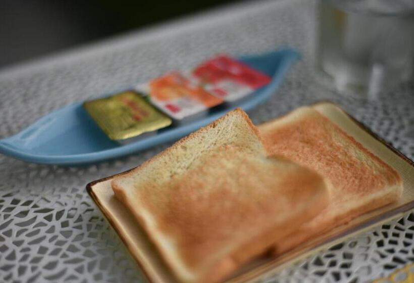 Отель Gold Airport Suites