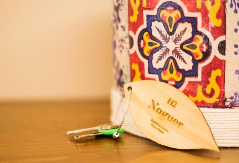 Отель Habitacions Plaça Major