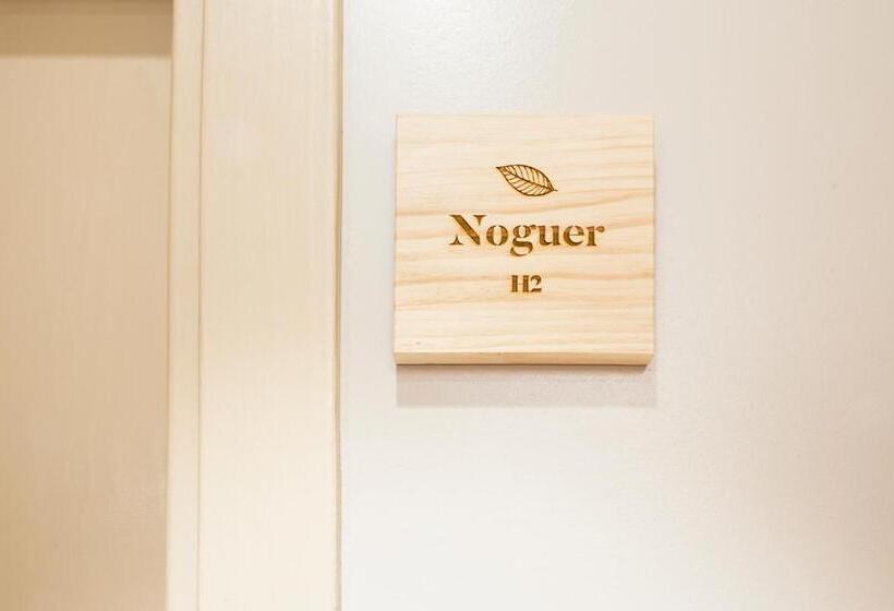 Отель Habitacions Plaça Major