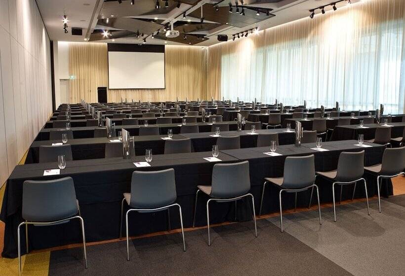 هتل Hyatt Place Melbourne Essendon Fields