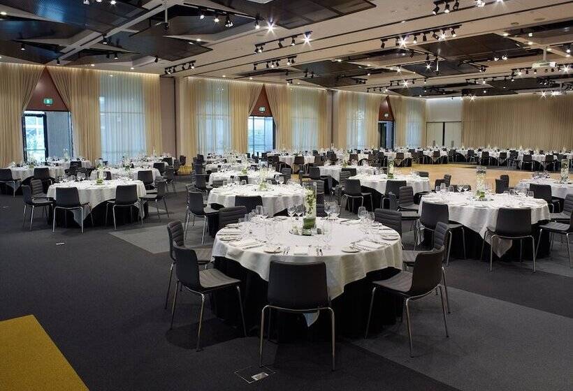 هتل Hyatt Place Melbourne Essendon Fields