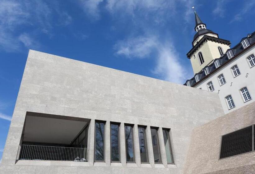 هتل Katholischsoziales Institut