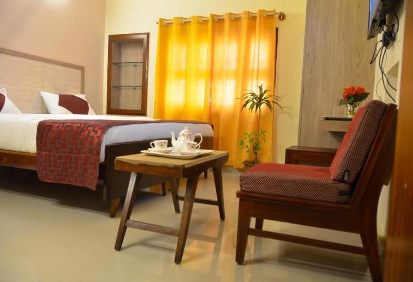 Kaveri Hotel Bed & Breakfast