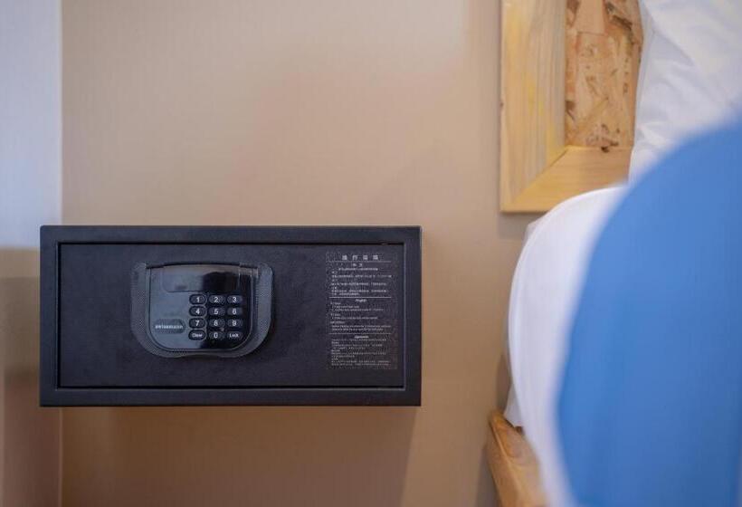 Отель Paretto Seaview