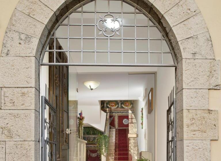 فندق Porta Marmorea