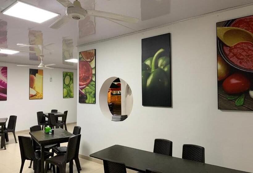 هتل Restaurante Versalles