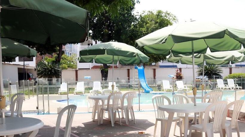 هتل Restaurante Versalles