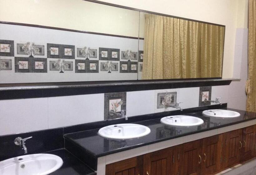 Отель Suriyapriya