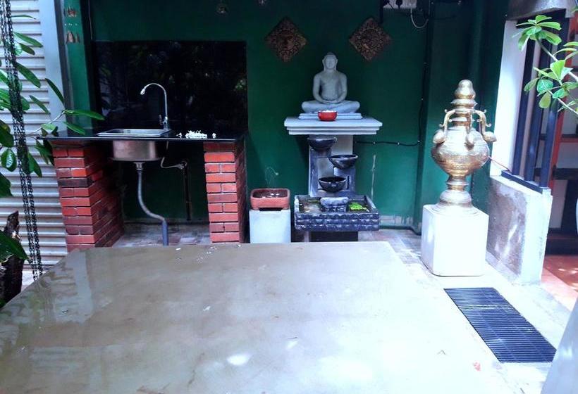 هتل Yoho Taskans Villa