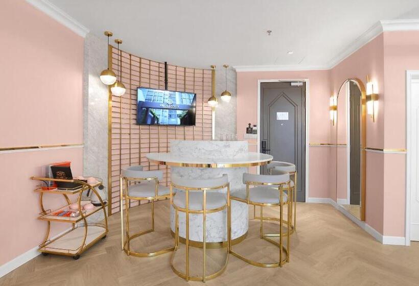 בית מלון כפרי The Granite Luxury