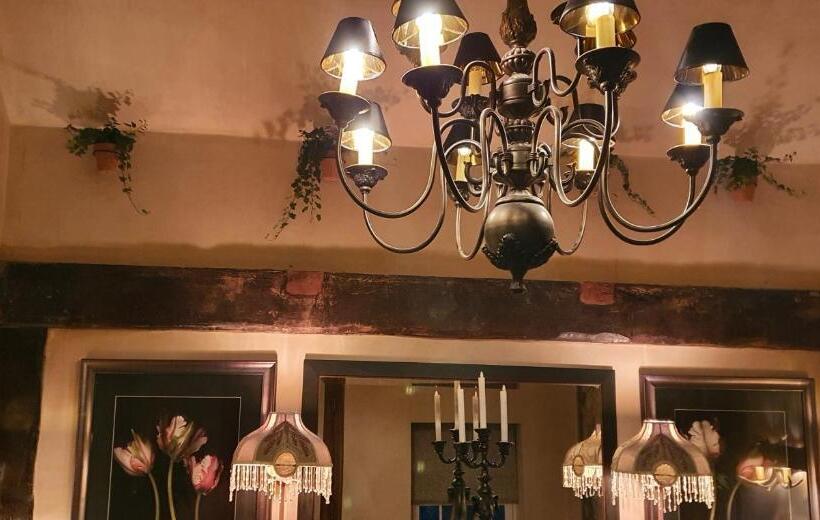 فندق The Greyhound Inn