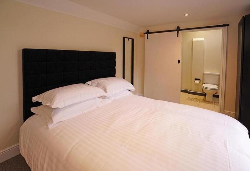 בית מלון כפרי The Greyhound Inn