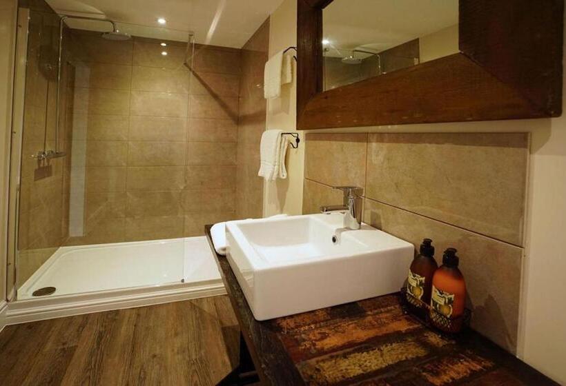 فندق The Greyhound Inn