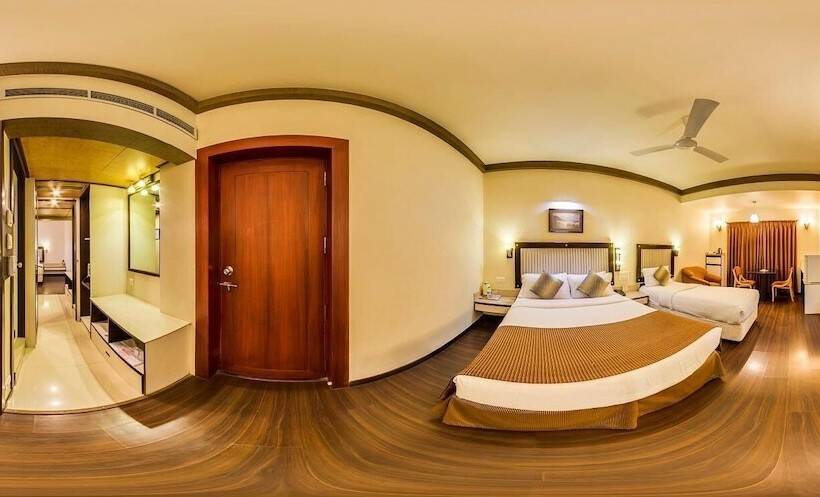 בית מלון כפרי Vrishali Executive