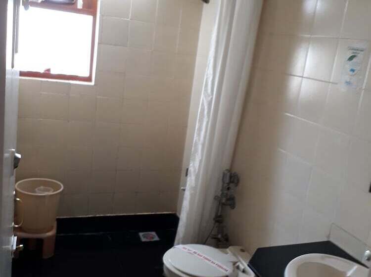 בית מלון כפרי Vrishali Executive