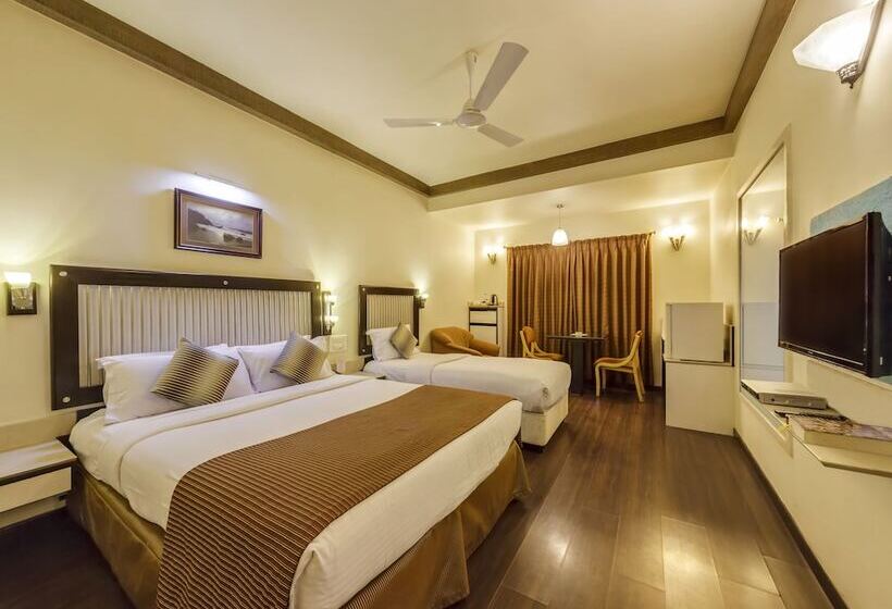 בית מלון כפרי Vrishali Executive