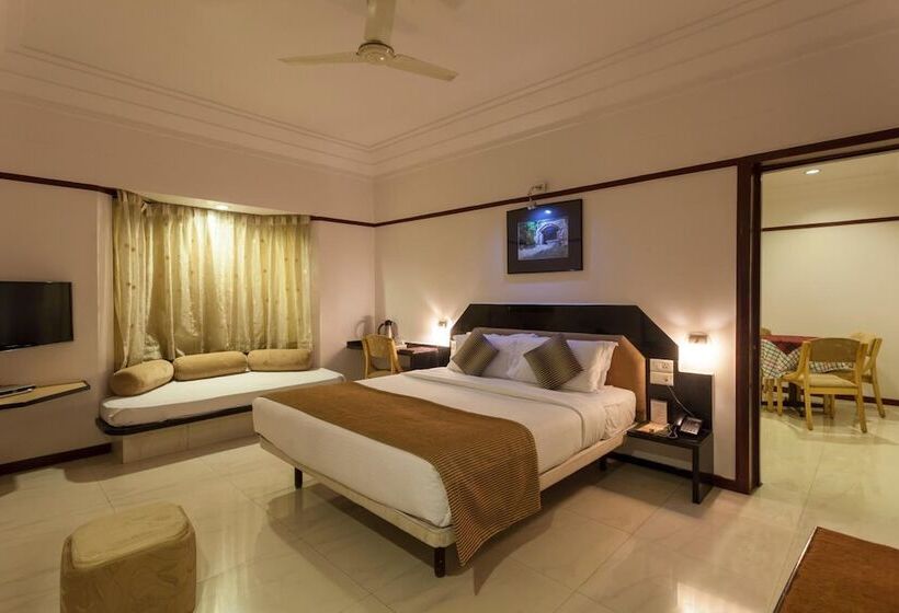 בית מלון כפרי Vrishali Executive