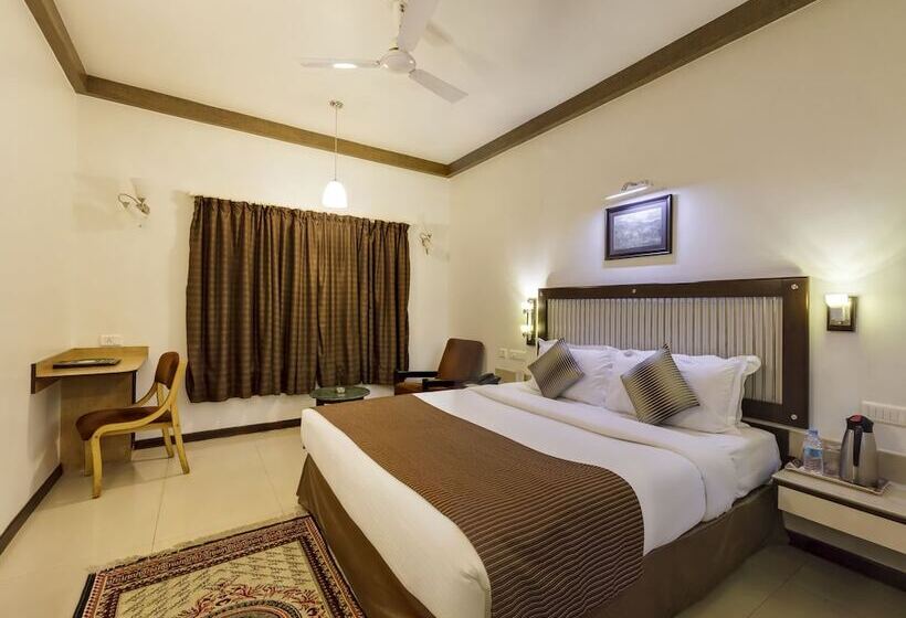 בית מלון כפרי Vrishali Executive