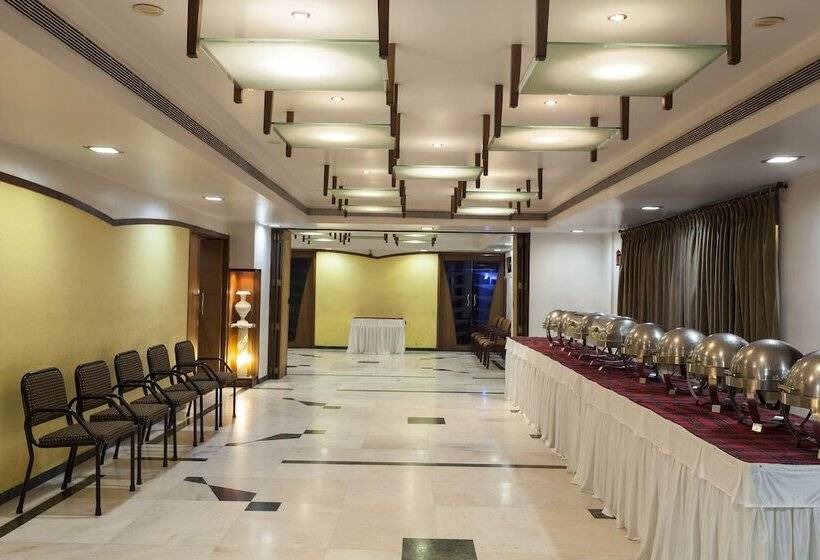 בית מלון כפרי Vrishali Executive