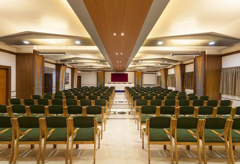 בית מלון כפרי Vrishali Executive