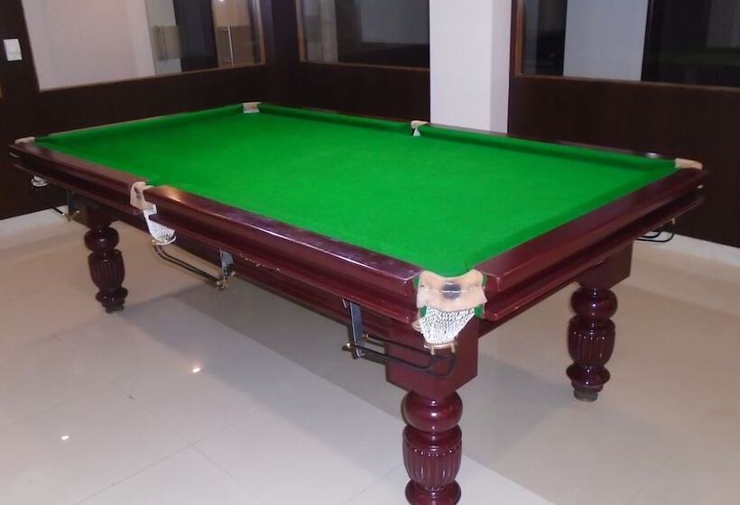 בית מלון כפרי Vrishali Executive