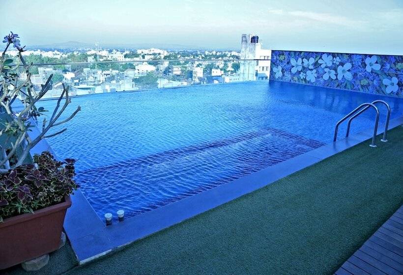 בית מלון כפרי Vrishali Executive