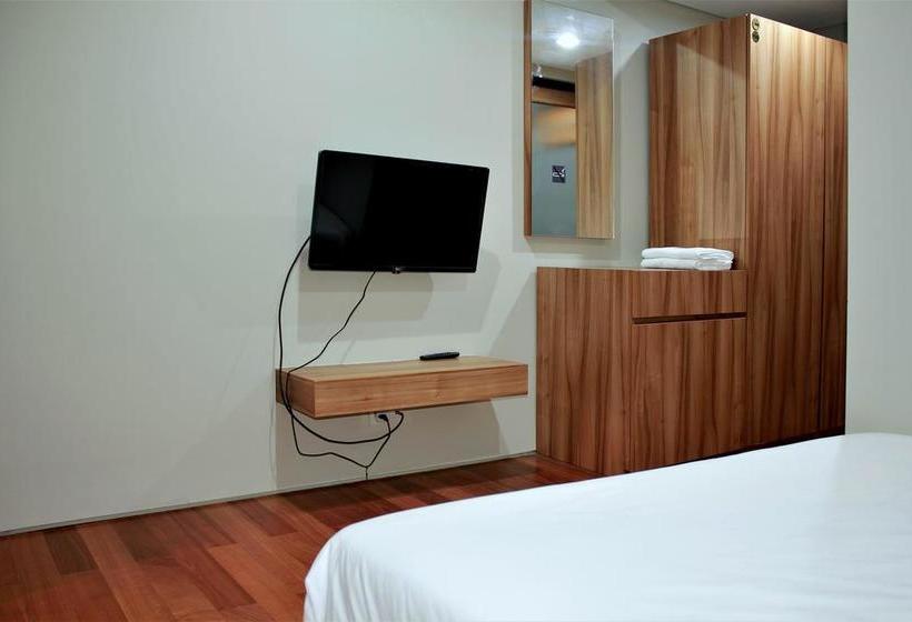 ホテル Zen Rooms Permata 5 Karawaci Syariah