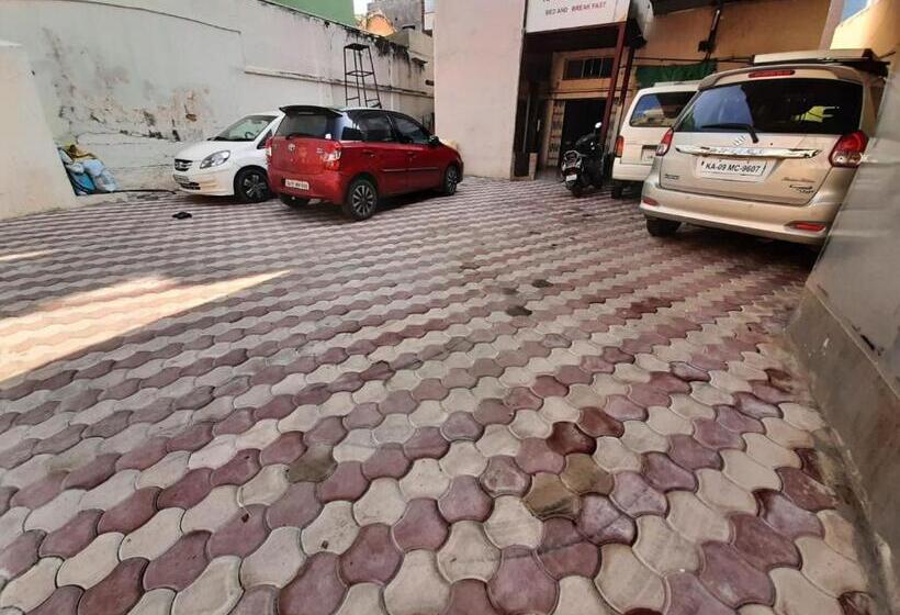 Kaveri Hotel Bed & Breakfast