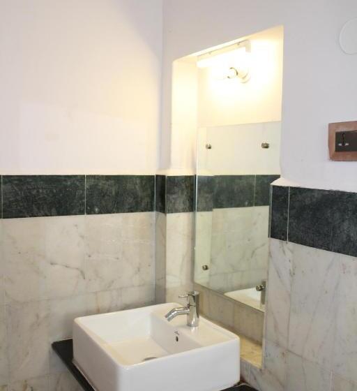 Kaveri Hotel Bed & Breakfast