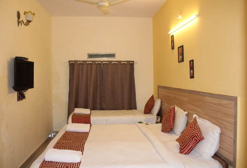 Kaveri Hotel Bed & Breakfast