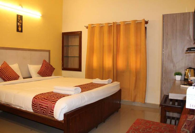 Kaveri Hotel Bed & Breakfast