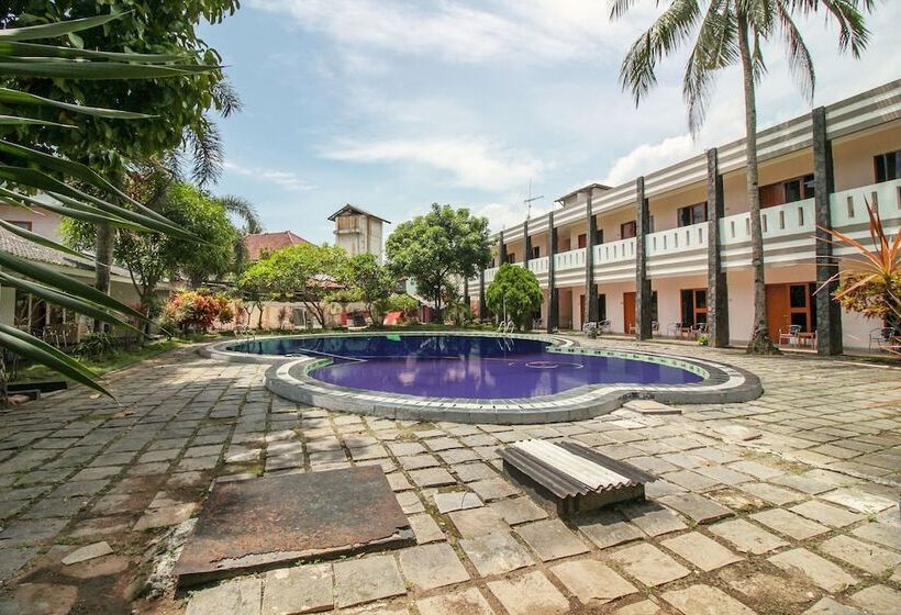 Reddoorz Plus At Hotel Sofia Pangandaran