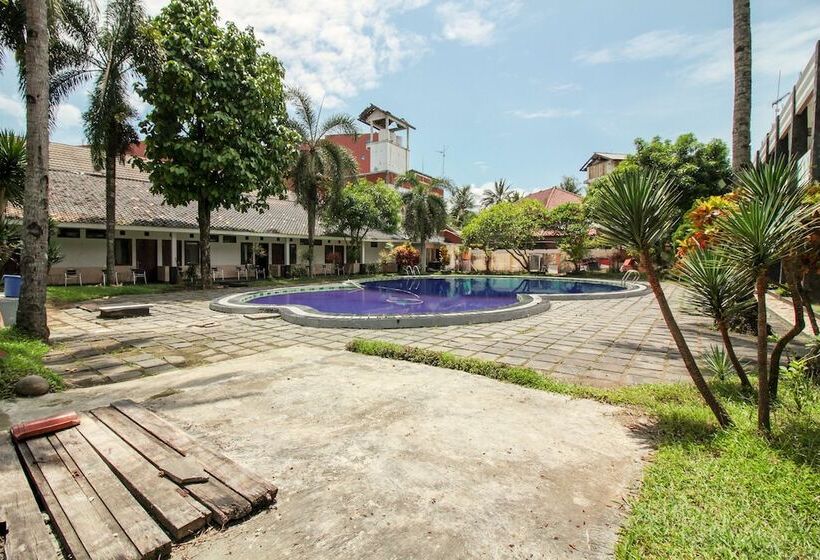 Reddoorz Plus At Hotel Sofia Pangandaran