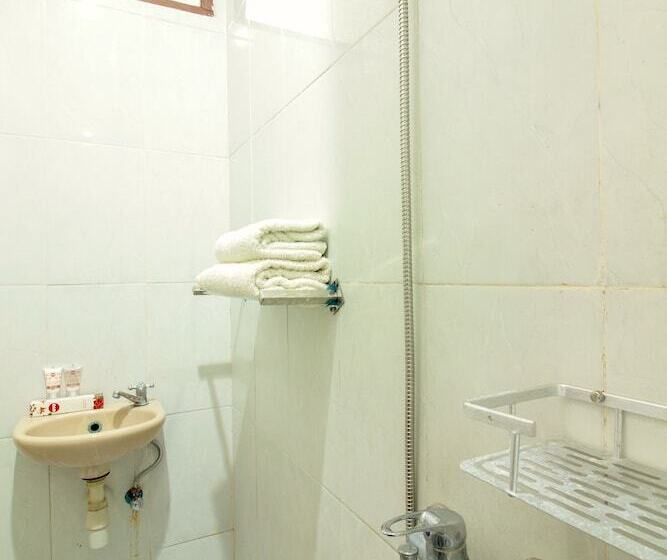 Reddoorz Plus At Hotel Sofia Pangandaran