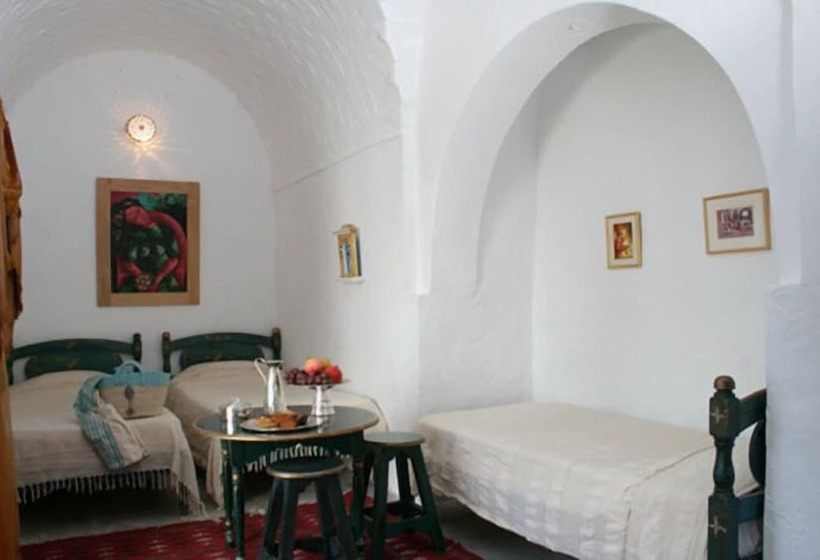 تختخواب و صبحانه Bou Fares