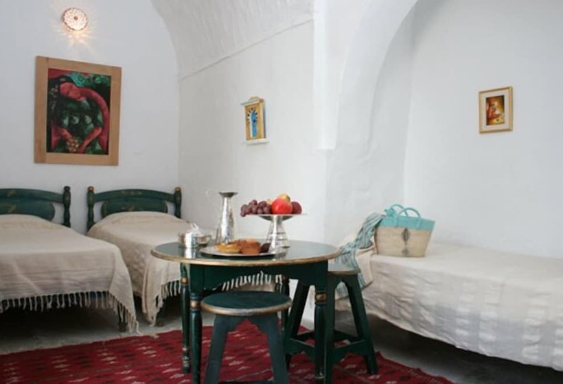 تختخواب و صبحانه Bou Fares