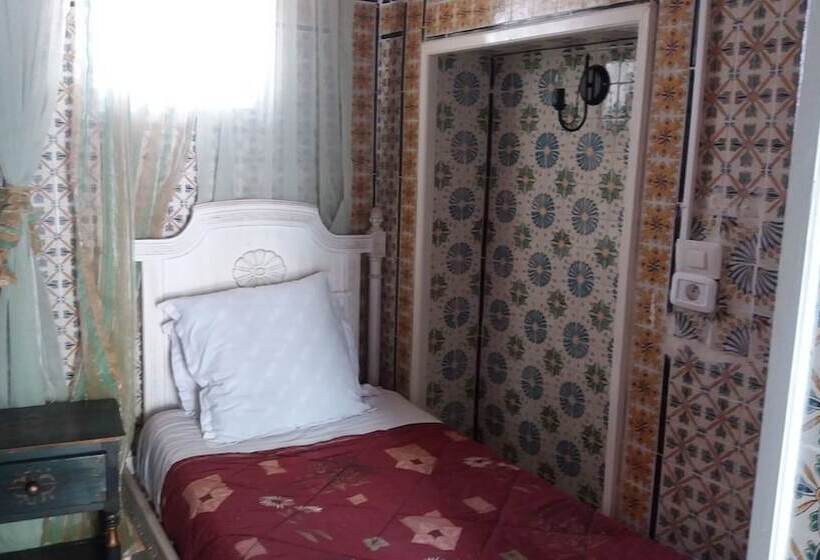 تختخواب و صبحانه Bou Fares