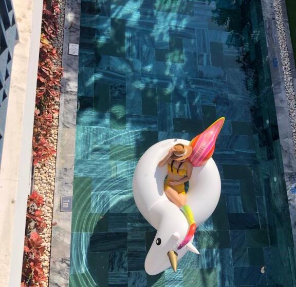 تختخواب و صبحانه Lavini Hoian Boutique Villa