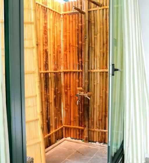 تختخواب و صبحانه Lavini Hoian Boutique Villa